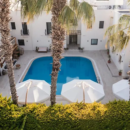 Corner Boutique 3* 比特兹