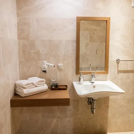 Corner Boutique 比特兹