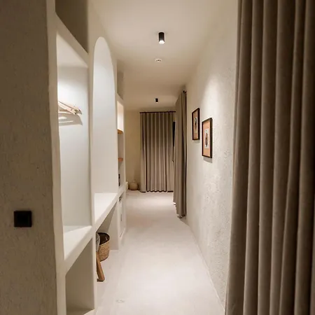 Отель Corner Boutique 3*