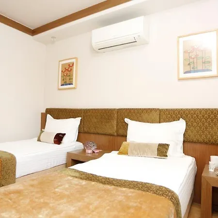 Corner Boutique 比特兹