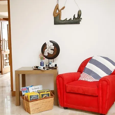 Corner Boutique 3*