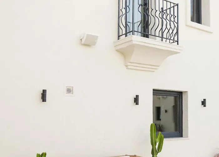 Corner Boutique Bitez