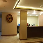 Corner Boutique 3*