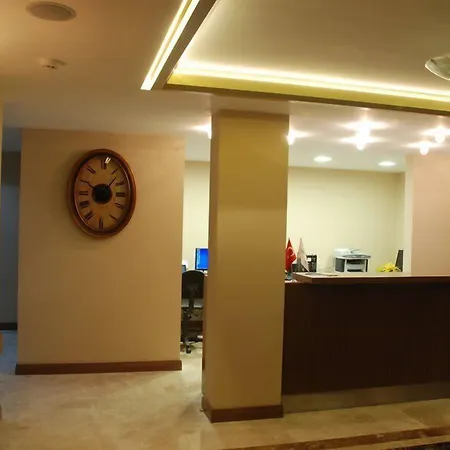 Corner Boutique 3*