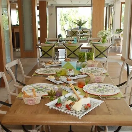 Corner Boutique Bitez