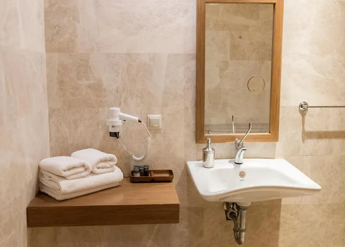 Corner Boutique Bitez