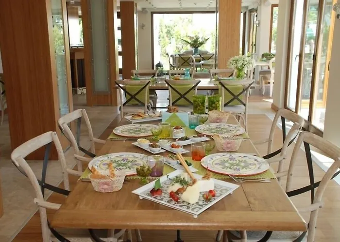 Corner Boutique Bitez